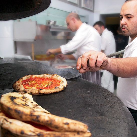 Di Napoli Pizza: Savoring Italian-Inspired Pizzas