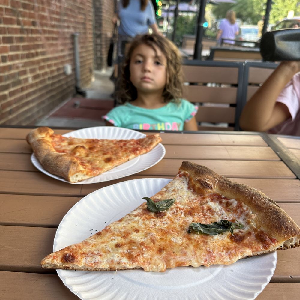 La Prima Pizza: Where Every Slice is a Masterpiece