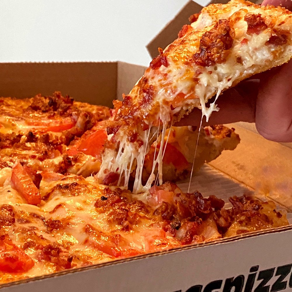 Hot House Pizza: Where Every Slice is a Heatwave
