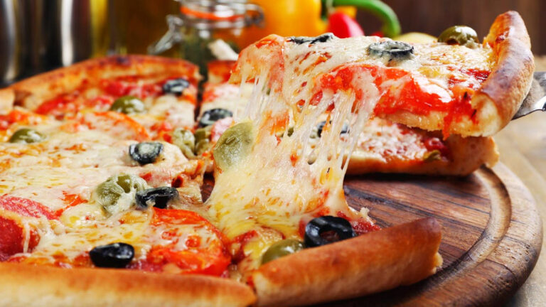 Hand Tossed Pizza: Traditional Craftsmanship in Every Pie