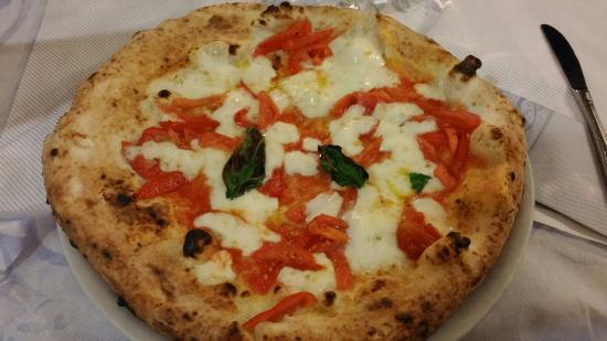 Bella Napoli Pizza: Savoring Italian-Style Pizza