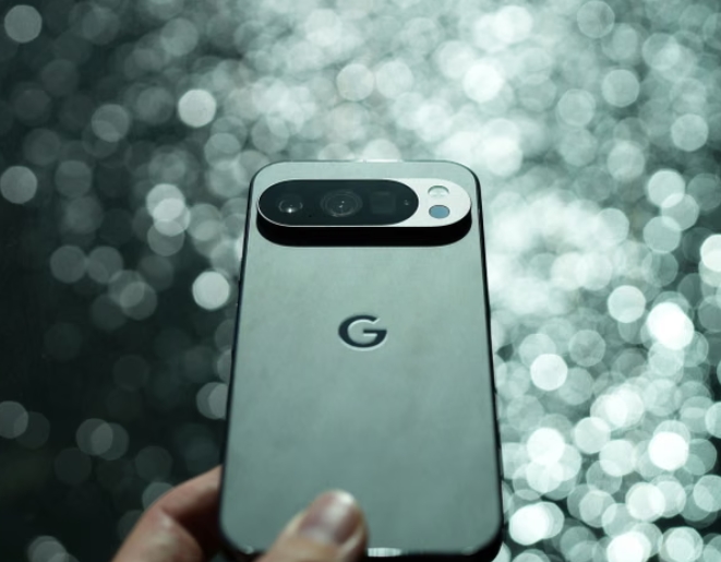 Google Pixel 10 Pro Review: A Pocket-Sized Powerhouse with Cutting-Edge AI and Impressive Cameras