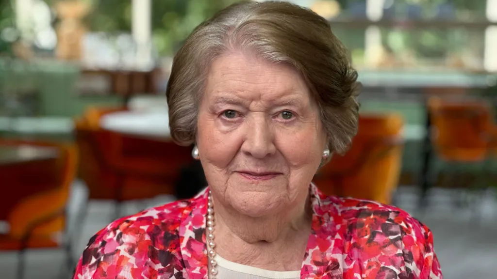 Dame Patricia Routledge, Star of Keeping Up Appearances, Dies at 96